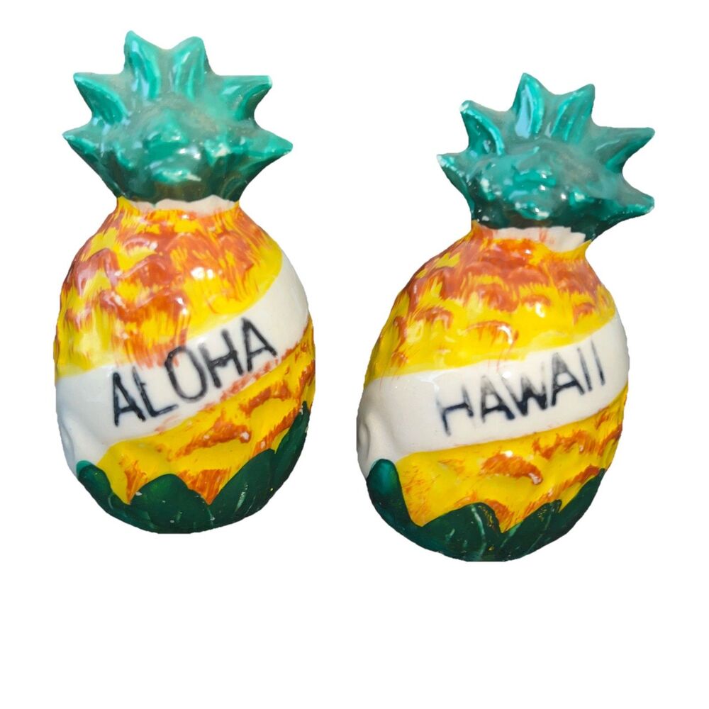 Vintage Japan Hawaii Aloha Pineapple Salt Pepper Shakers 2 3/4” & 1 1/2” Wide